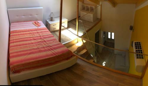 Simone Home