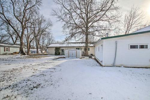 Cozy Perry Cabin - 8 Mi To Mark Twain Lake!