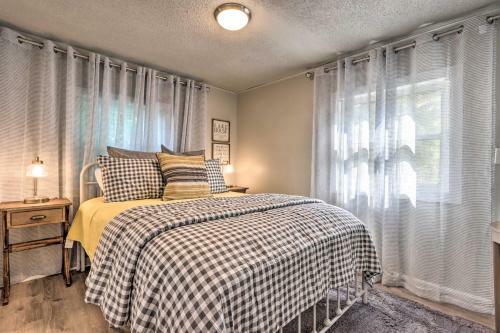 Osage Beach Family Hideaway On No-wake Cove!
