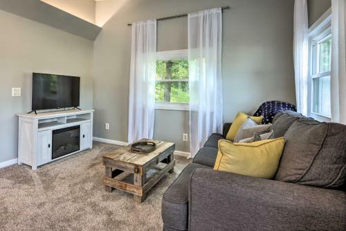 Osage Beach Family Hideaway On No-wake Cove!