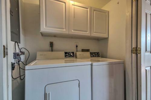 Apartamento Osage Beach Condo With Pool And Lake Ozark Views!