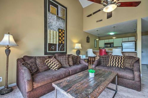 Apartamento Osage Beach Condo With Pool And Lake Ozark Views!