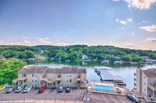 Apartamento Osage Beach Condo With Pool And Lake Ozark Views!