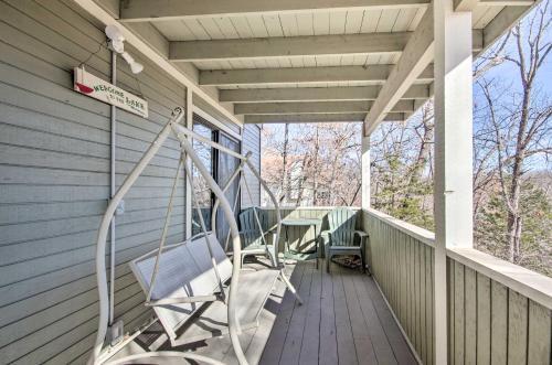 Sun-dappled Osage Beach House With Sun Porch!