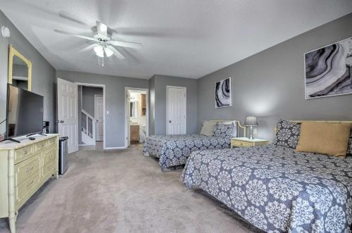 Sun-dappled Osage Beach House With Sun Porch!