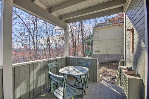 Sun-dappled Osage Beach House With Sun Porch!