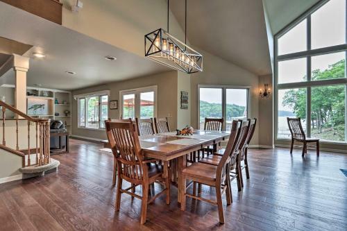 Spacious Lakefront Getaway - Family Friendly!