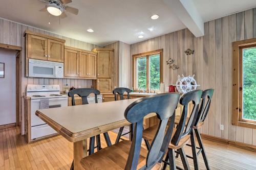 Sunny Providence Cottage Retreat With Kayaks!