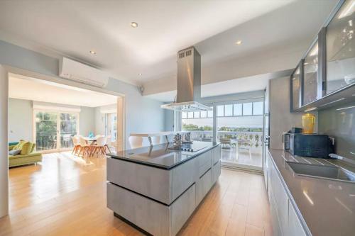 Apartamento You Are Also Perfectly Placed For Exploring The Surrounding Area