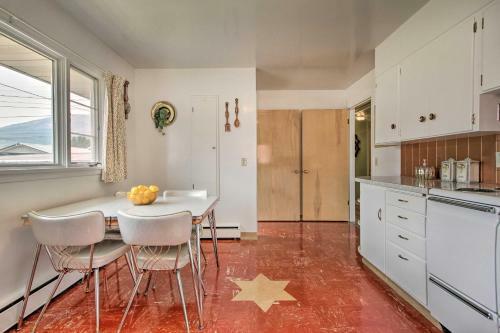 Nostalgic And Retro Anaconda Home, Walk To Town