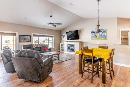 Mountain View Manor