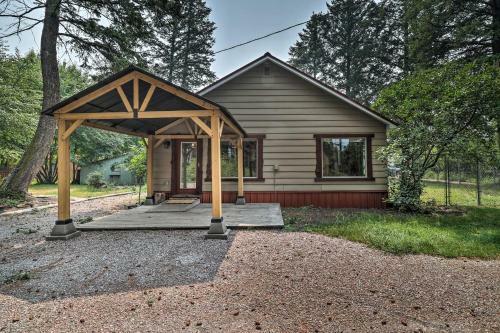 Cozy Abode With Views - 2 Mi To Teakettle River!