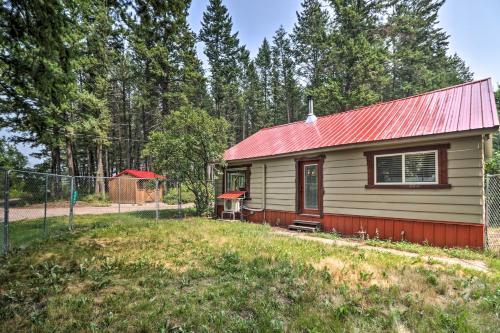 Cozy Abode With Views - 2 Mi To Teakettle River!