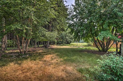Cozy Abode With Views - 2 Mi To Teakettle River!