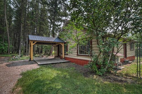 Cozy Abode With Views - 2 Mi To Teakettle River!