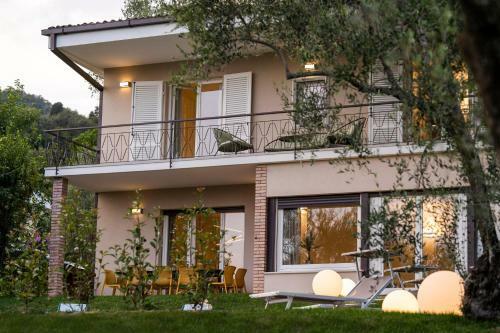 Villa Dei Lauri - Villa Vista Lago Con Piscina