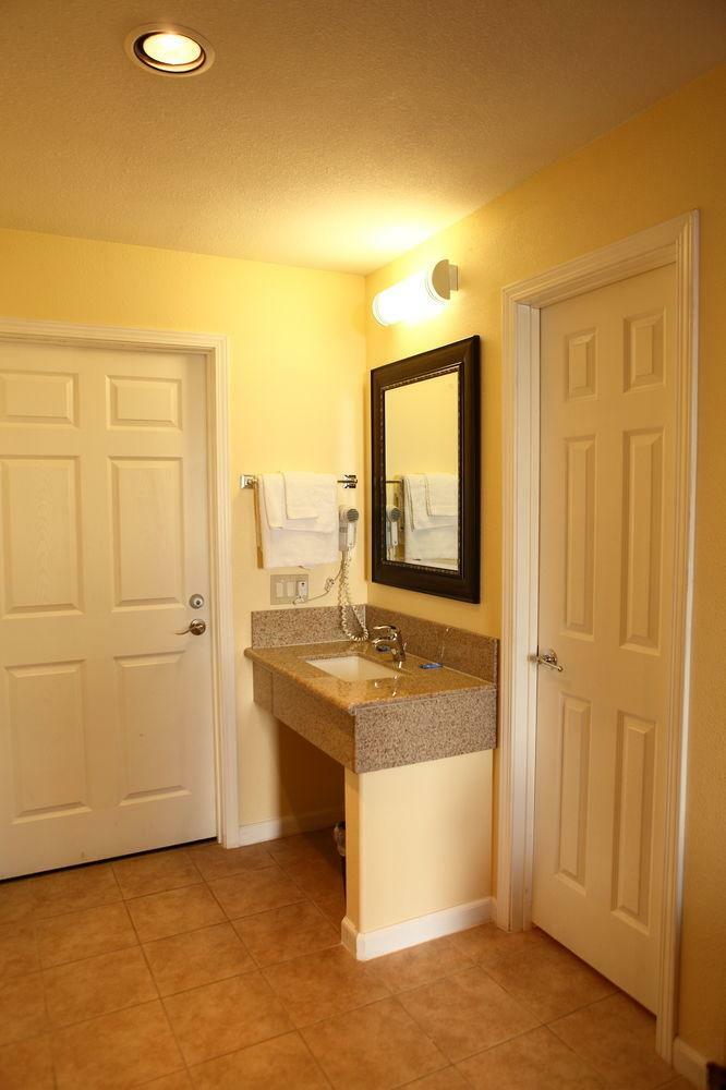 Motel Bay Breeze Inn