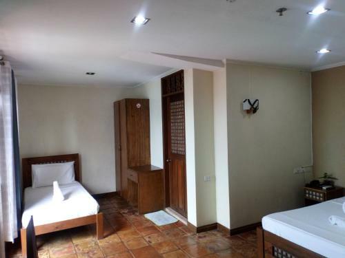 Hostal Makabata Guesthouse