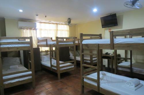 Hostal Makabata Guesthouse