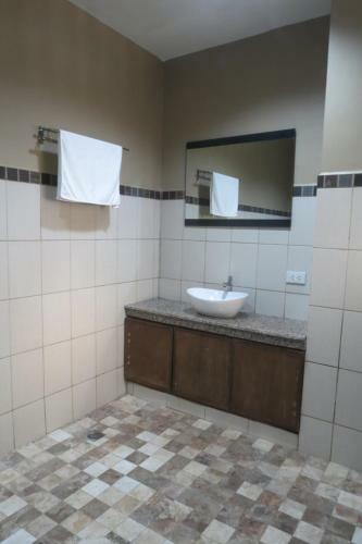 Hostal Makabata Guesthouse