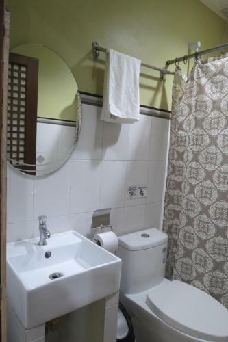 Hostal Makabata Guesthouse