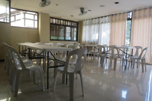 Hostal Makabata Guesthouse