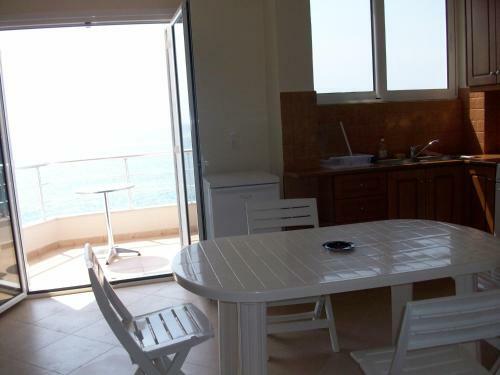 Hostal Magic Ionian Apartments & Rooms