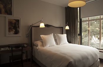 Hotel B