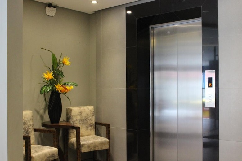 Jade Hotel And Suites