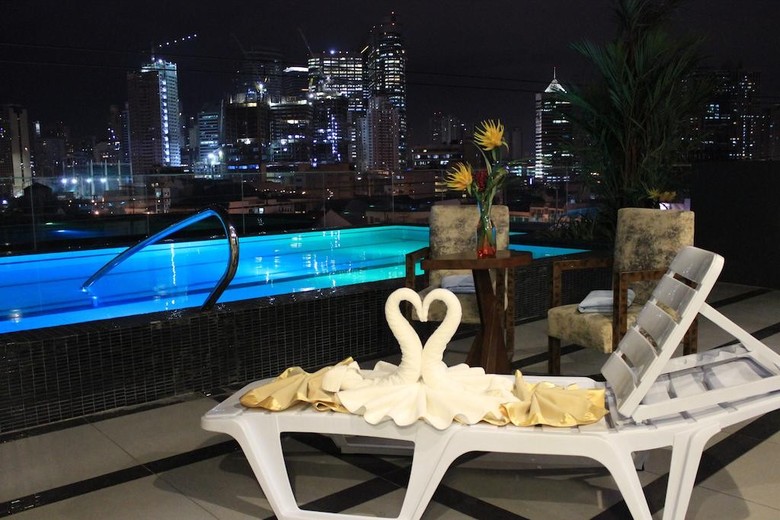 Jade Hotel And Suites