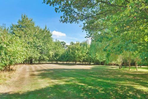 5 Bedroom Country Retreat: Home Counties