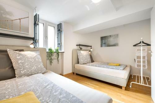 Marienplatz Apartment 2 Bedrooms Living Room Kitchen