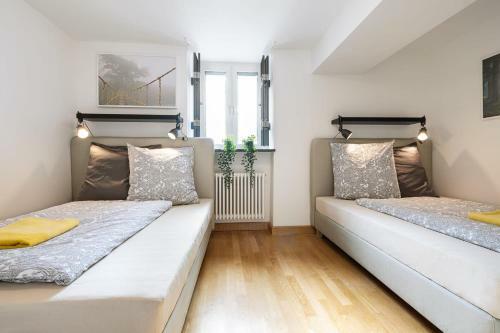 Marienplatz Apartment 2 Bedrooms Living Room Kitchen