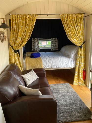 Willow Brook Shepherd Hut