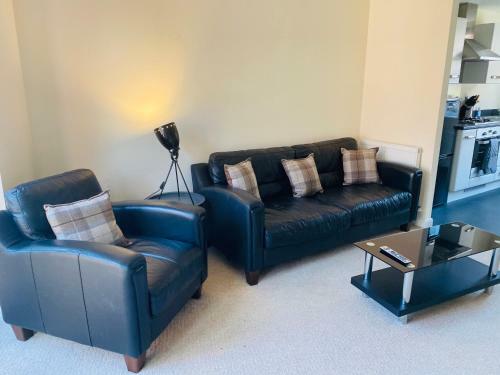 Silver Stag, Comfortable Property With 2 Double Bedrooms And Off Road Parking