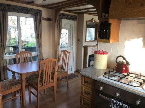 Spacious Caravan With Dg, Ch & Veranda