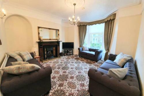Westfield House - Characterful 7 Bedroom Townhouse