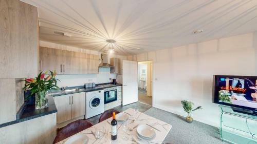 Brand New 1 Bedroom Apartment With Parking