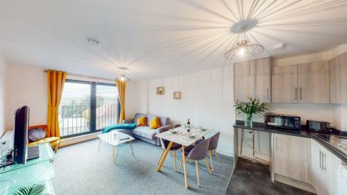 Brand New 1 Bedroom Apartment With Parking