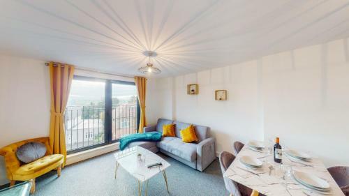 Brand New 1 Bedroom Apartment With Parking