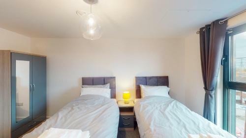 Brand New 1 Bedroom Apartment With Parking