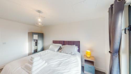 Brand New 1 Bedroom Apartment With Parking