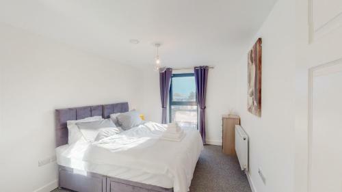 Brand New 1 Bedroom Apartment With Parking