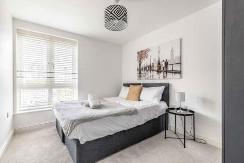 2 Bed & 2 Bath Cosy Apartment Slough- Free Parking