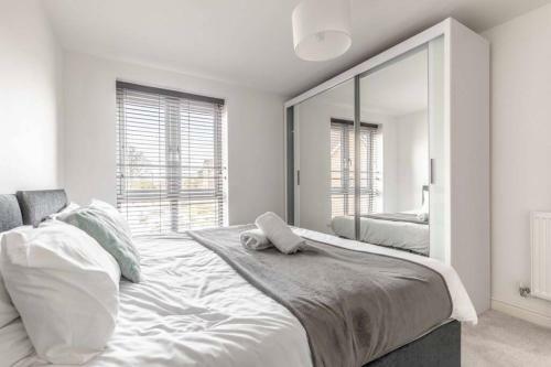 2 Bed & 2 Bath Cosy Apartment Slough- Free Parking