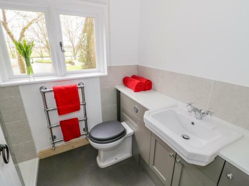 Wigrams Canalside Cottage