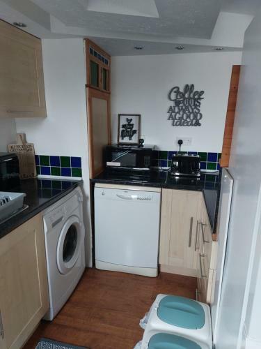 Spacious Open Plan 3 Bed Apartment With Sea Views