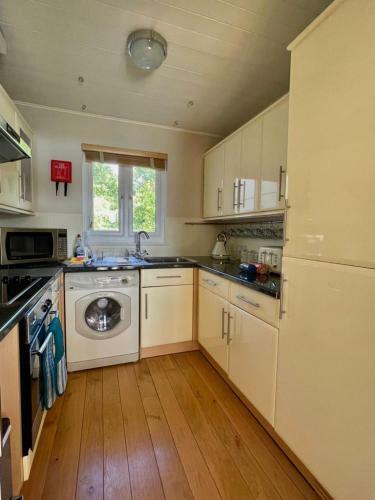 The Cotswolds Lakeside - Kinsale Lodge,spring Lake