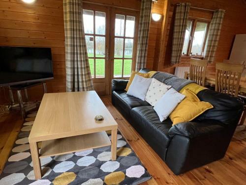 Kingfisher Lodge, Lake Pochard