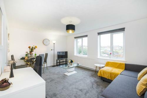 Lovely 2 Bed Apartment With Parking In Thurrock